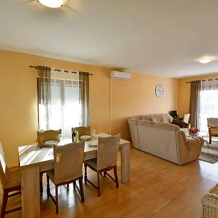 Holiday home Holiday - Cdn021015-f *