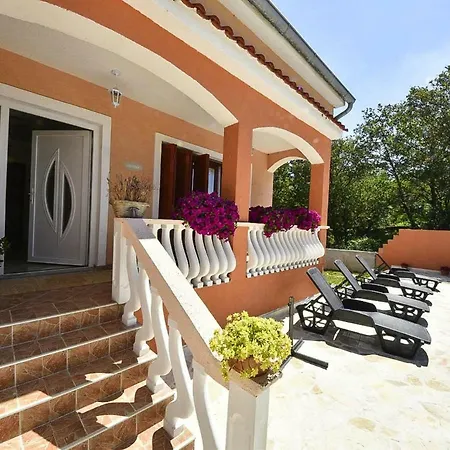 Holiday - Cdn021015-f Brisevo